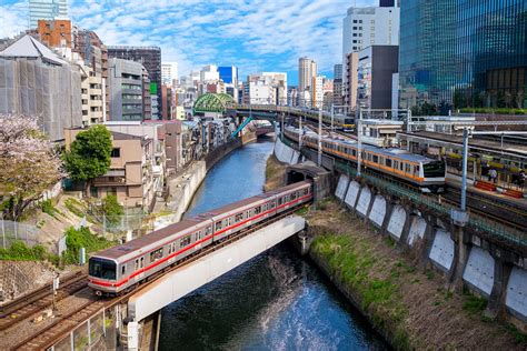 メインステージ御茶ノ水：都市の喧騒と伝統の融合